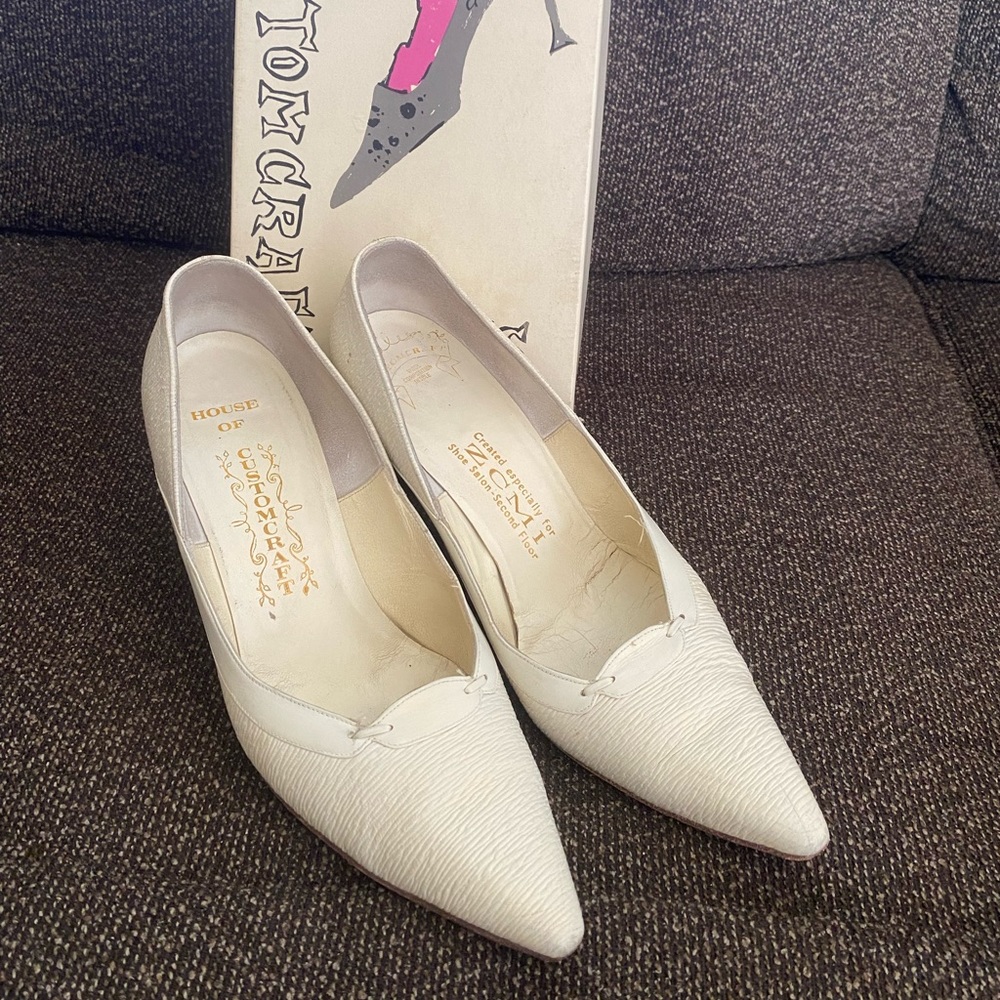 Vintage ladies pumps
